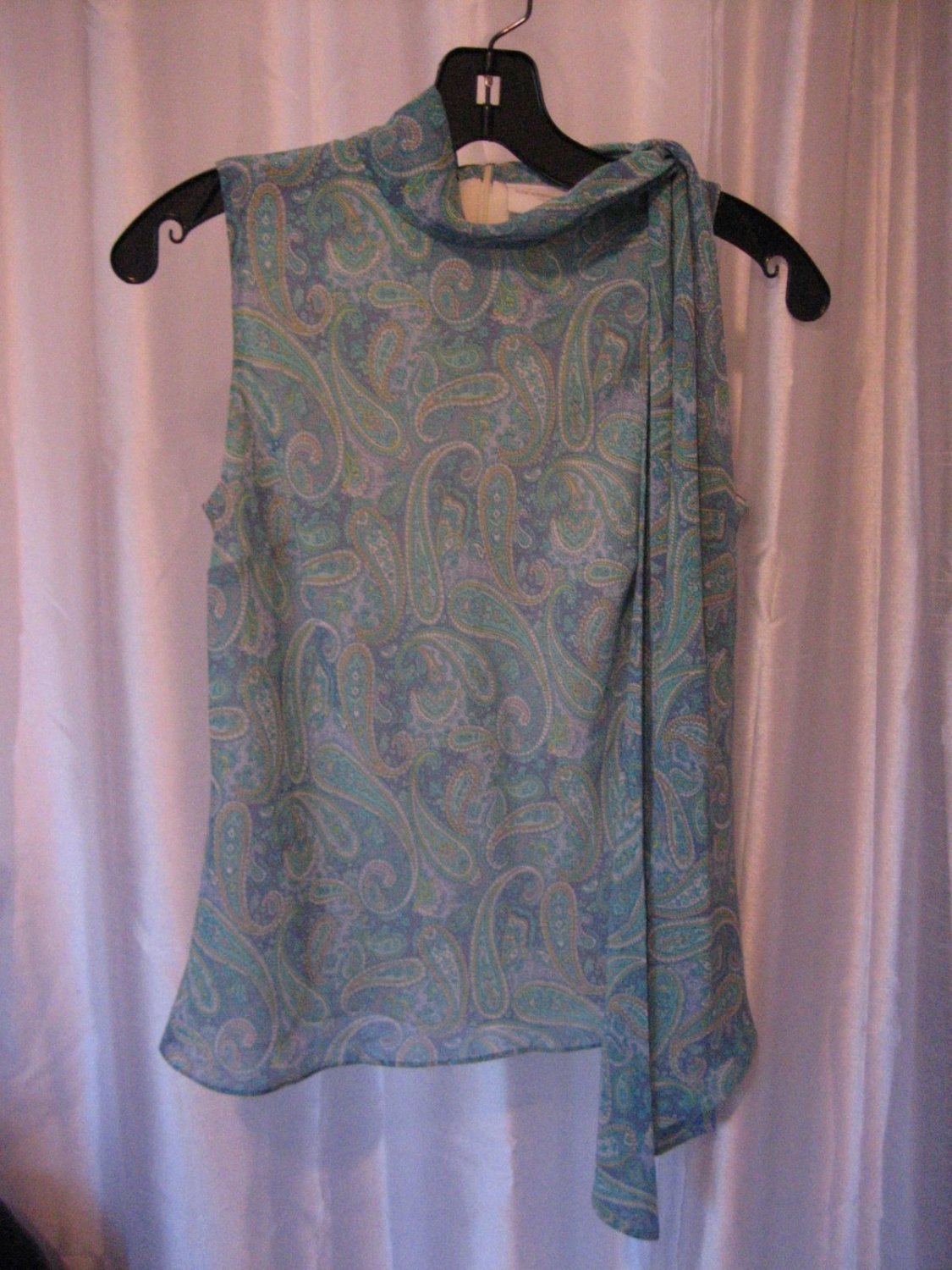 Liz Claiborne Petite Women's Blue Paisley Sleeveless Blouse Sz 4 Pre-Owned