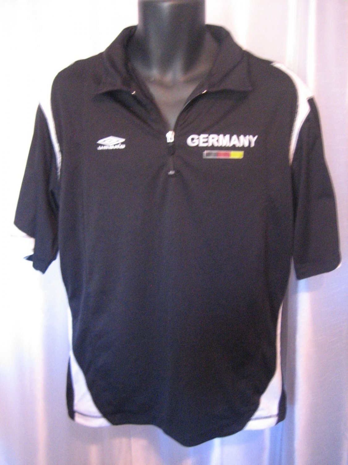Umbro Men's Germany Black & White Zipper Front Short Sleeve Shirt Sz L Pre-Owned