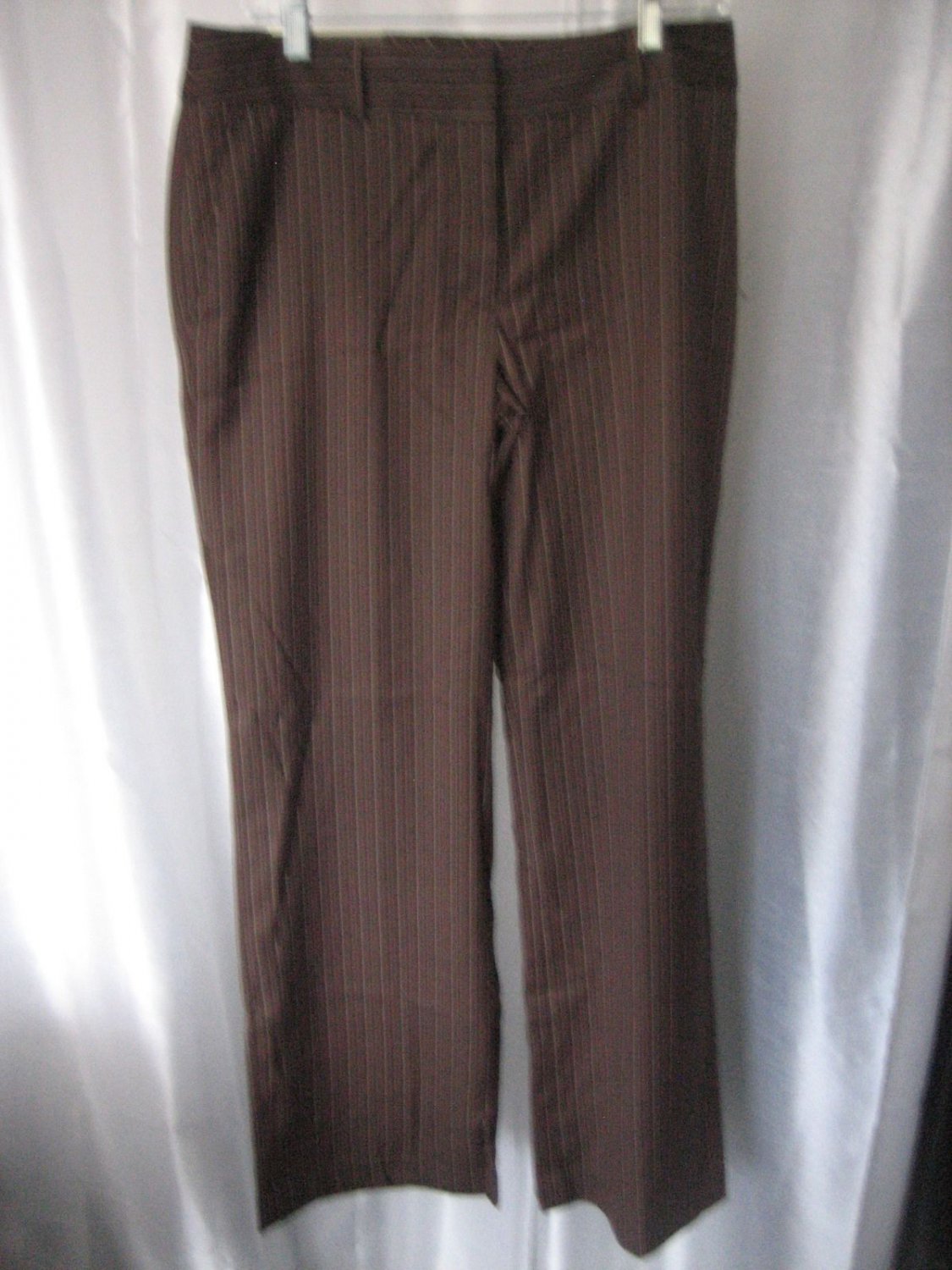 Merona Classic Fit  Junior Size Brown/Cream Pin Stripe Pants Sz 10 NWWT