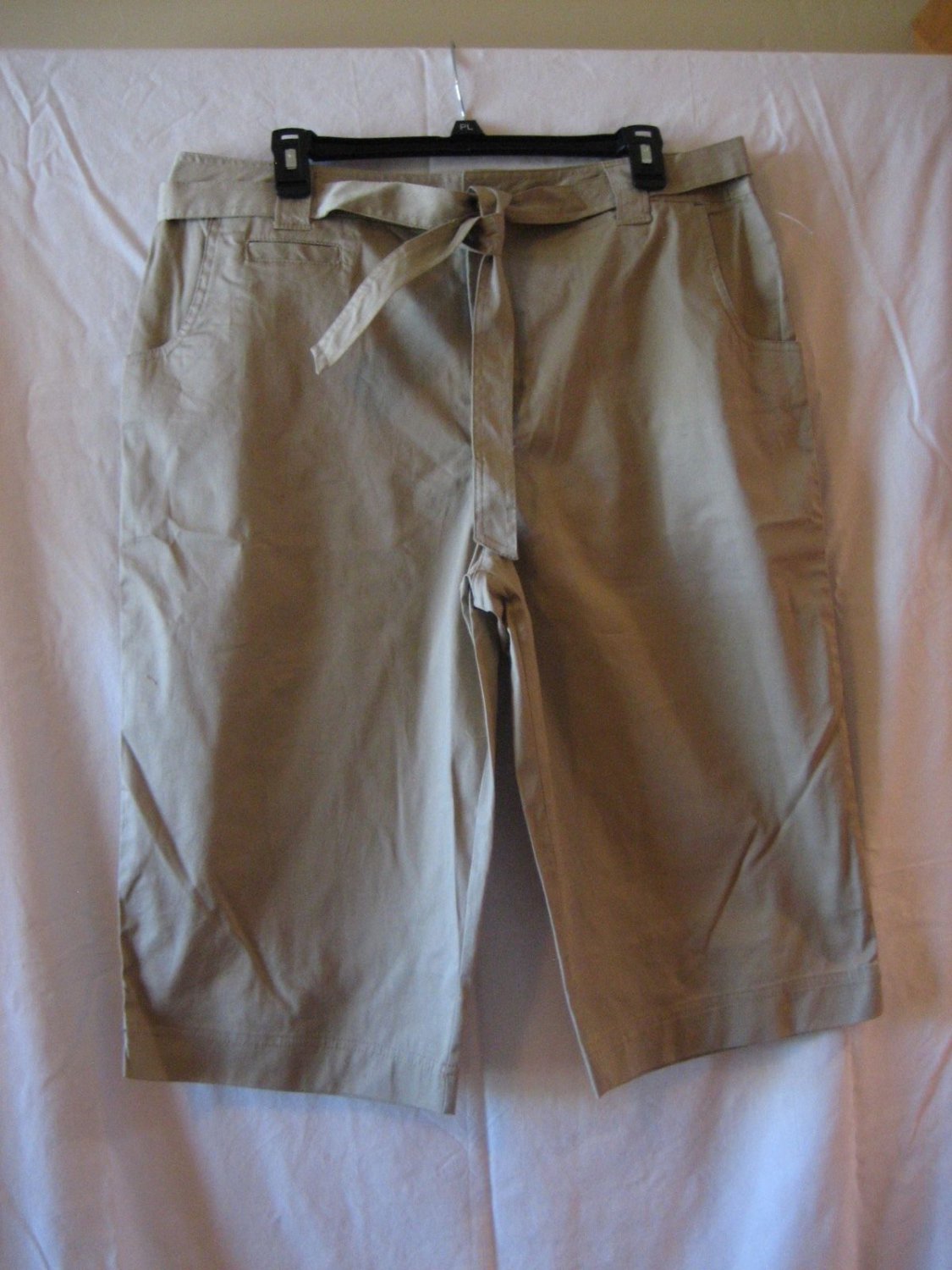 White Stag Women's Tan Capri/Cropped Pants 98% Cotton/2% Spandex Sz 14 NWNT