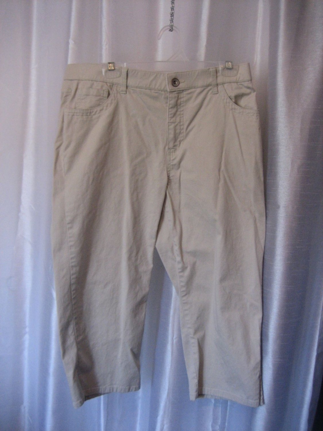 Merona Stretch Women's Beige/Sand Capri Pants 98%Cotton/2%Spandex Sz 12 PreOwned