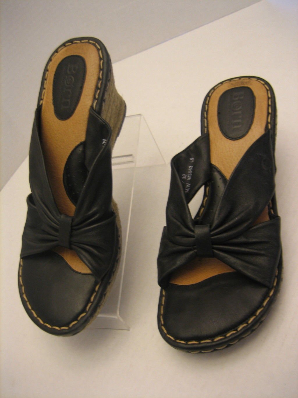 Born Black Women's Leather Slip on Sandal Shoe W3563 L5 Sz 8/39 Pre-Owned