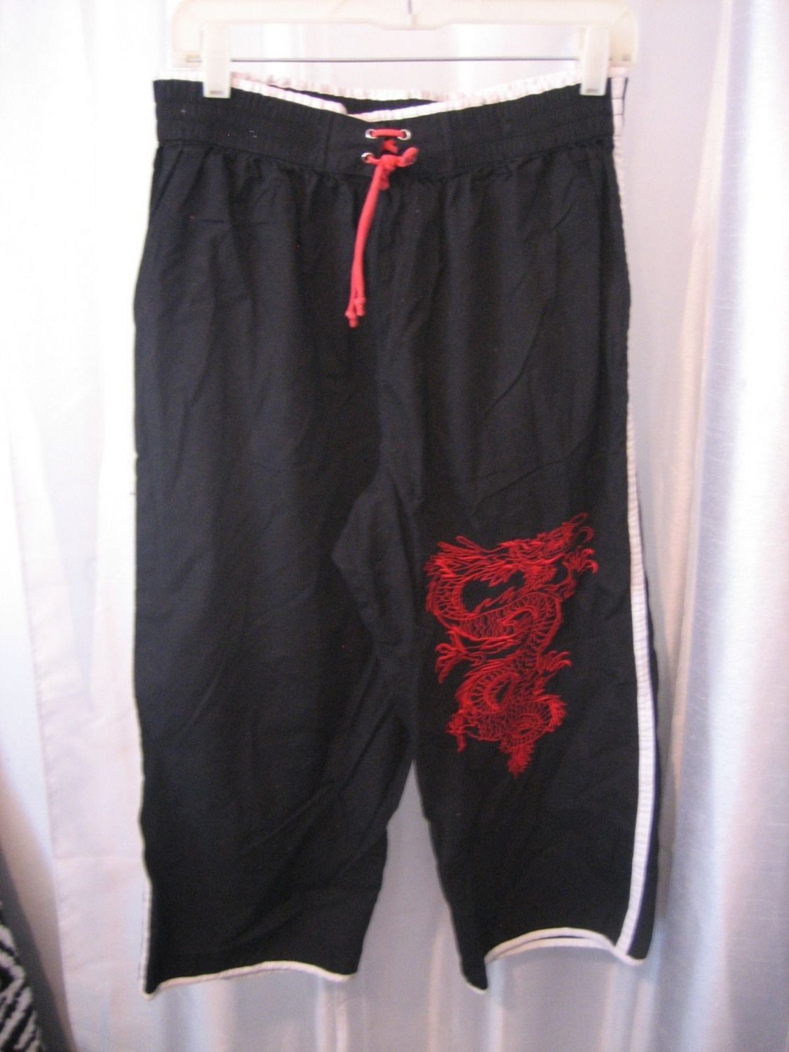 Shanghai Red Junior Size Red Dragon Black Capri Pants White Trim Sz L Pre-Owned