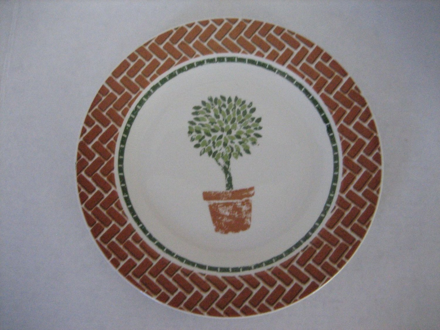 Pier 1 England Angleterre Potted Topiary Tree 10 in. Round Ceramic Plate New