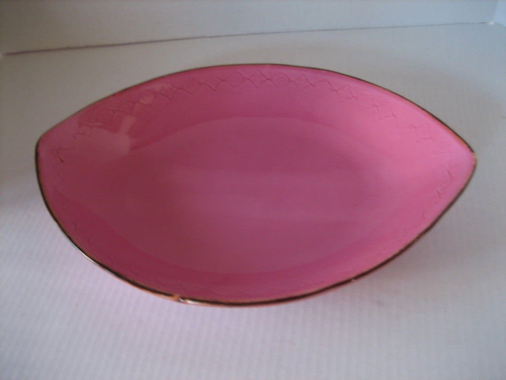 Pink Ceramic Serving Bowl By Ceramiche Alfa Made in Italy New 13 1/2Lx10 1/2Wx3D