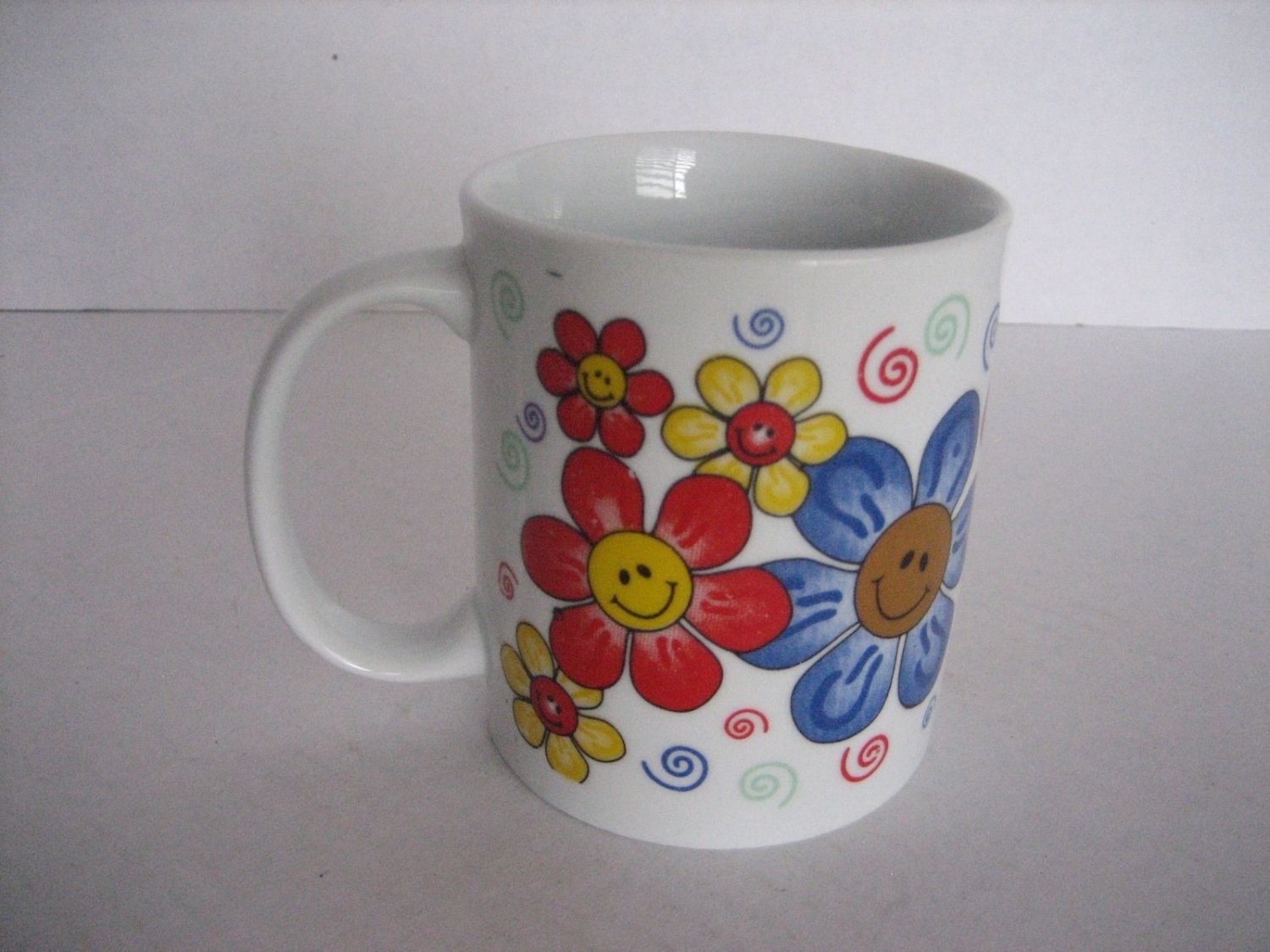 Happy Face Flowers White Ceramic Coffee Mug/Cup 3 1/2 in.T x 3 in. W Pre-Owned