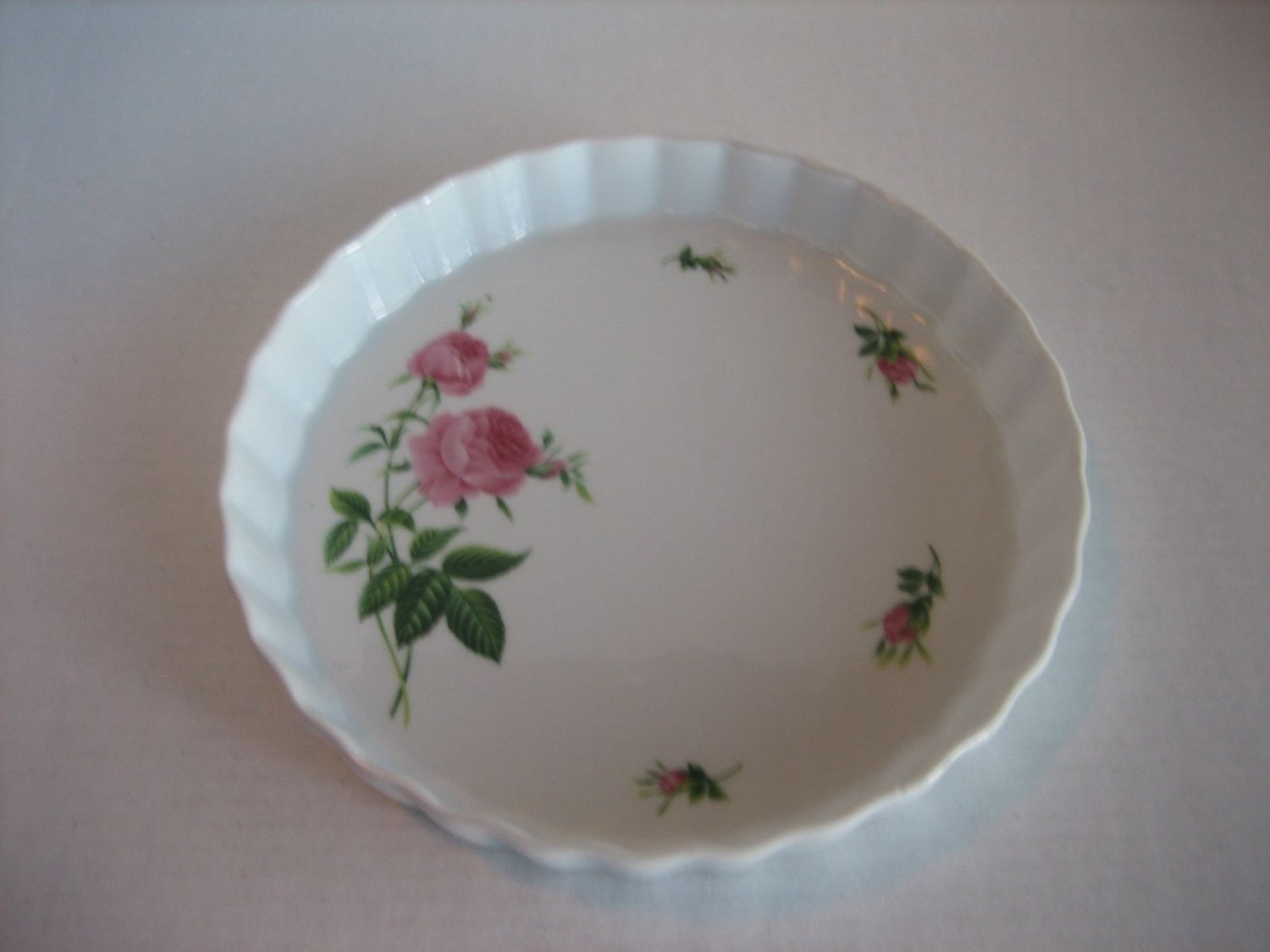 Christineholm White Round Ceramic Baking Dish w/Pink Roses 9 1/2 in.Round PreOwn