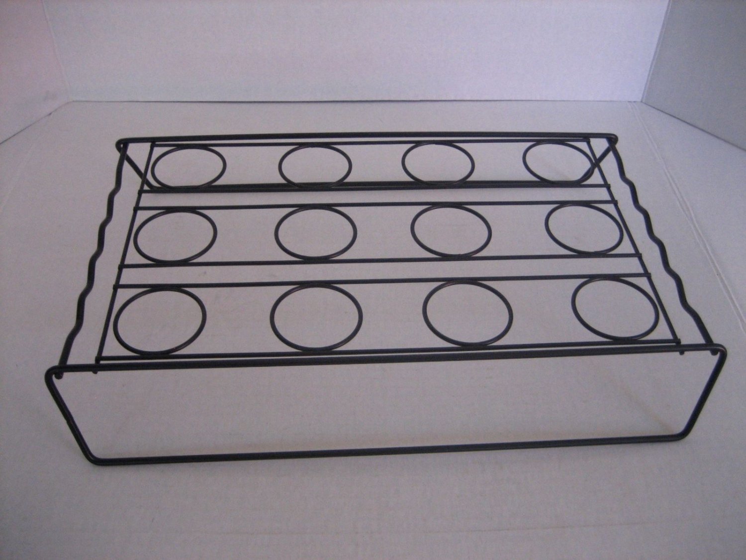 Black Metal Cupcake Holder/Tray 14in.L x 8in.W x2 1/3in.T Holds 12 Cupcakes NWNT