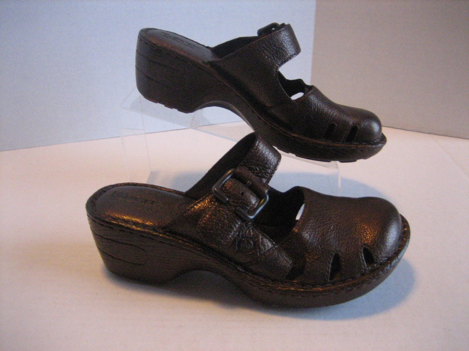 Born Women's Brown/Bronze Leather Slip On Mule Shoe Sz 6/36.5 Pre-Owned W11677