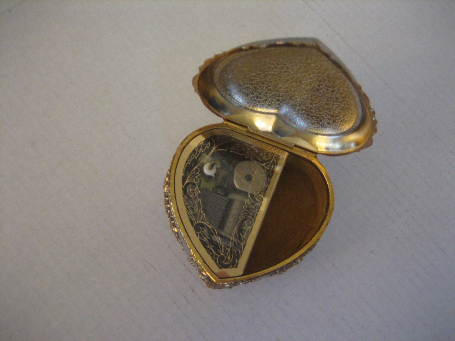 Vintage Westland Co. Heart Shaped Metal Happy Anniversary Music Box Pre