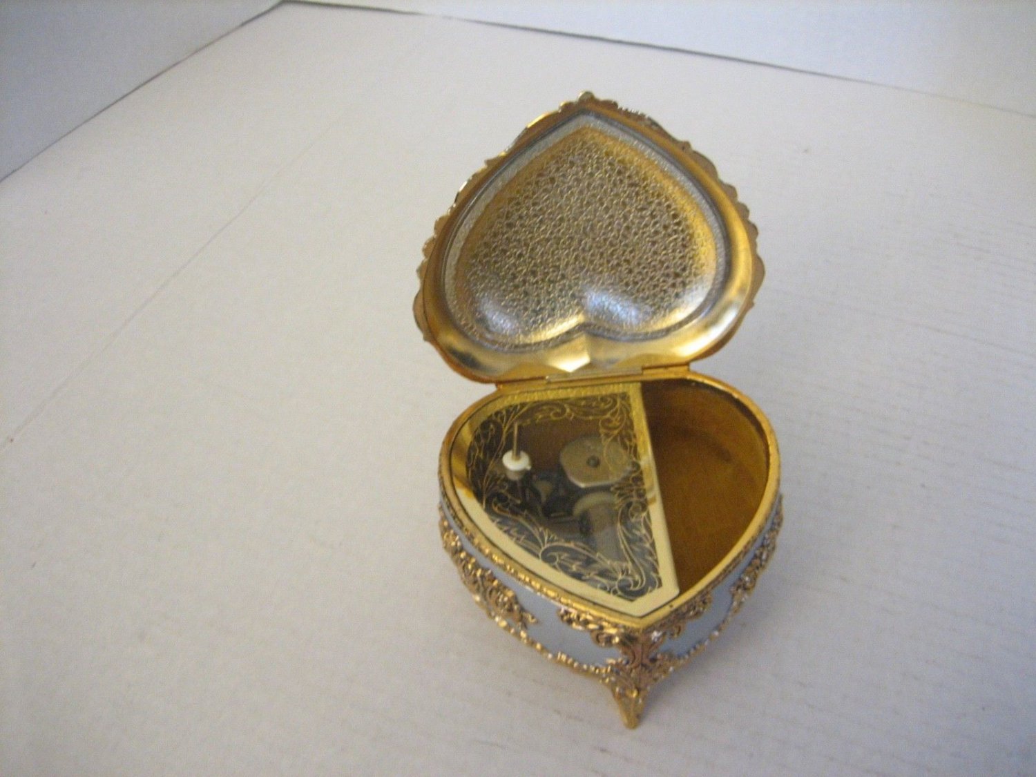 Vintage Westland Co. Heart Shaped Metal Happy Anniversary Music Box Pre