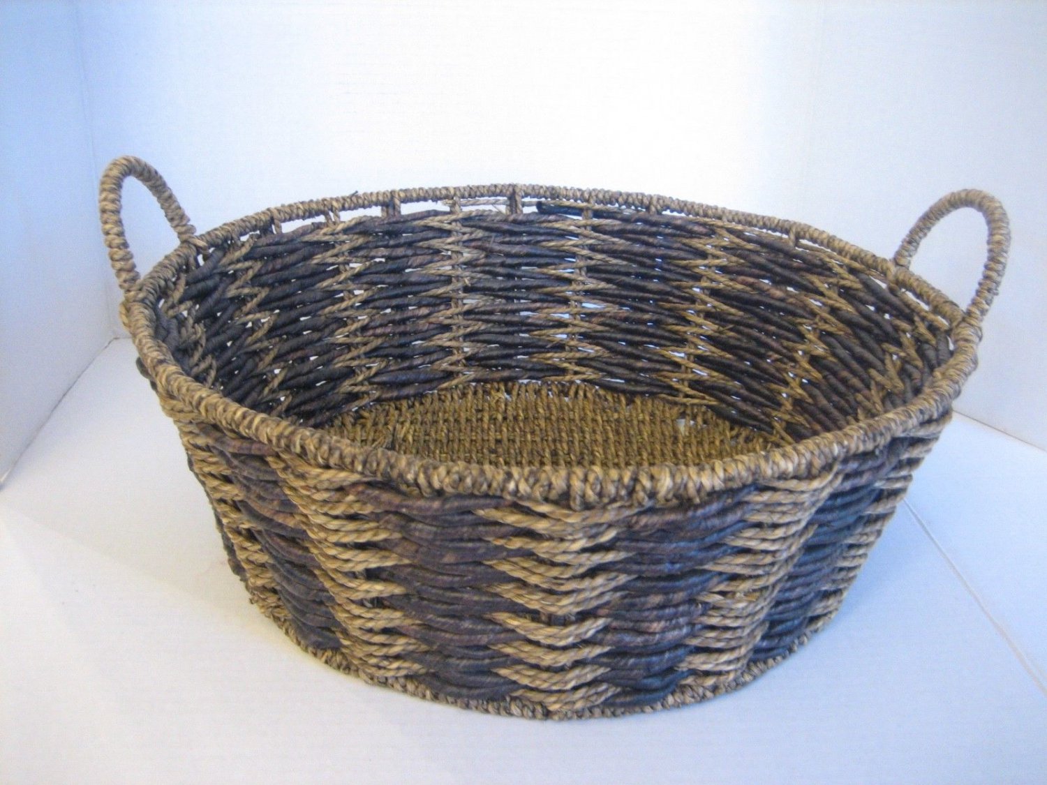 Multi Brown Round Wicker/Rope/Straw Handle Basket 15 1/2 in.R.x 5in.D.x5 1/2.T.