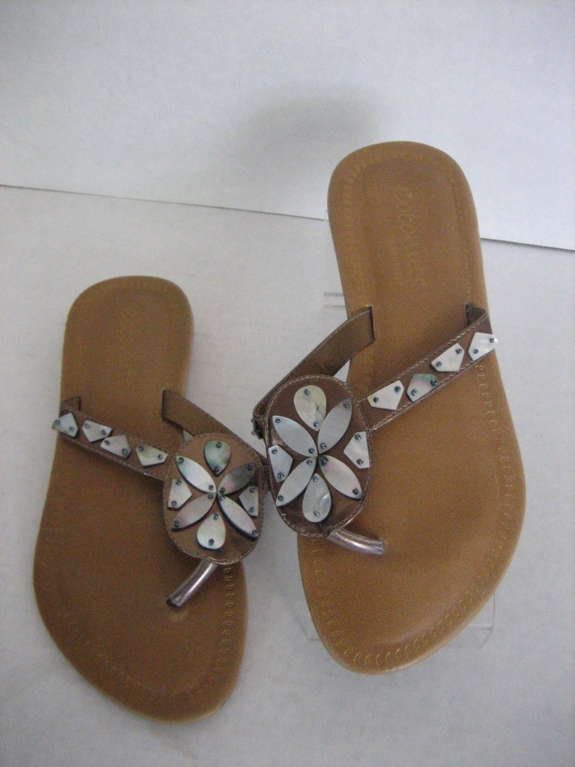 Coconuts By Matisse Give Women's Bronze Sandals with Shells Sz 7 Pre-Owned