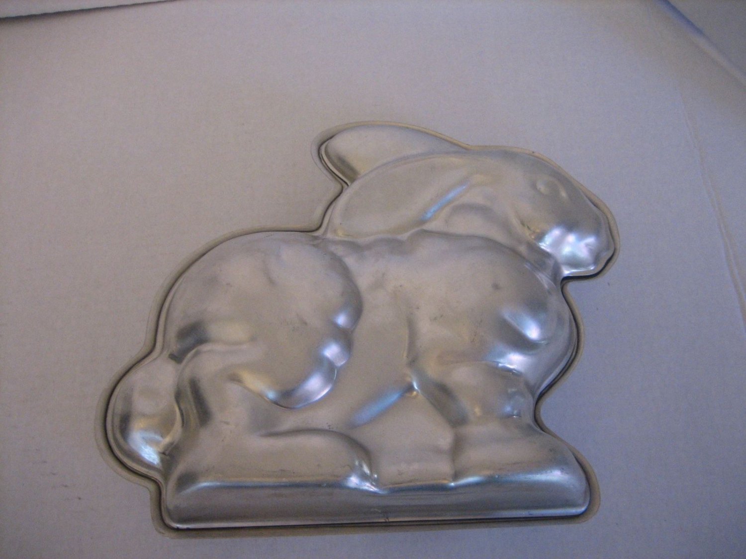 Vintage Silver Aluminum Easter Bunny Rabbit Cake Pan Mold 3 Dimensional PreOwned