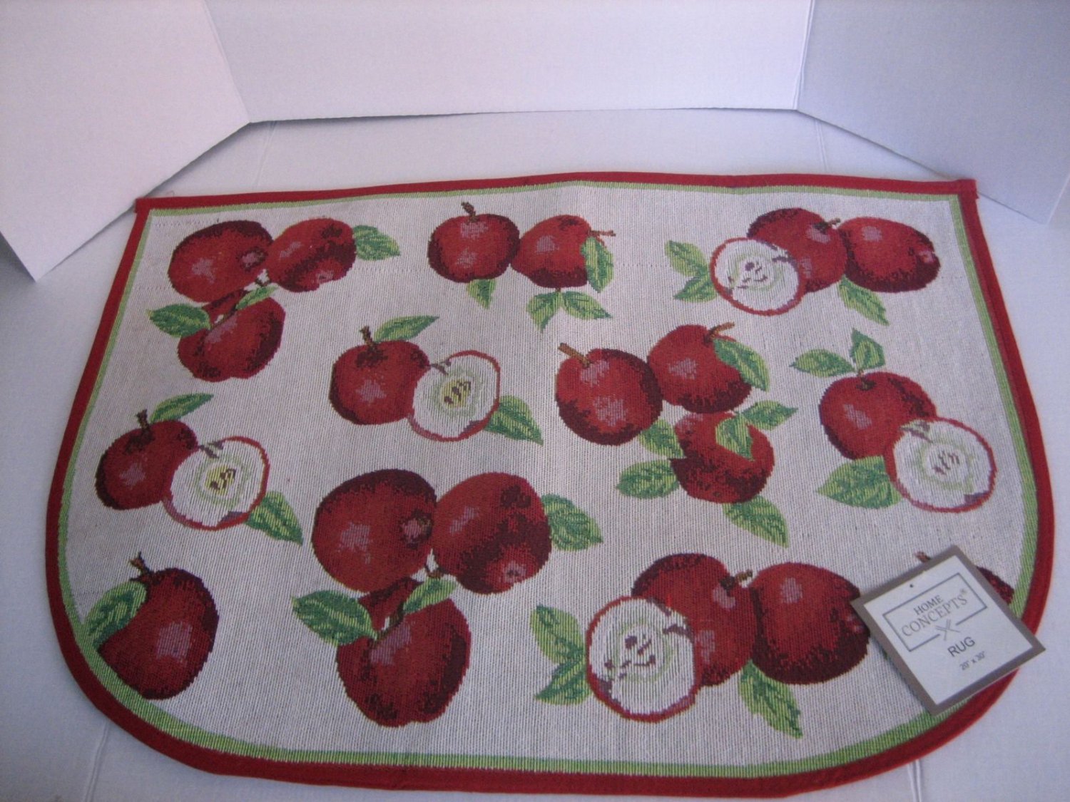 Home Concepts Red Apples Essential Tapestry Wedge Rug 20 x 30 NWWT Made in India