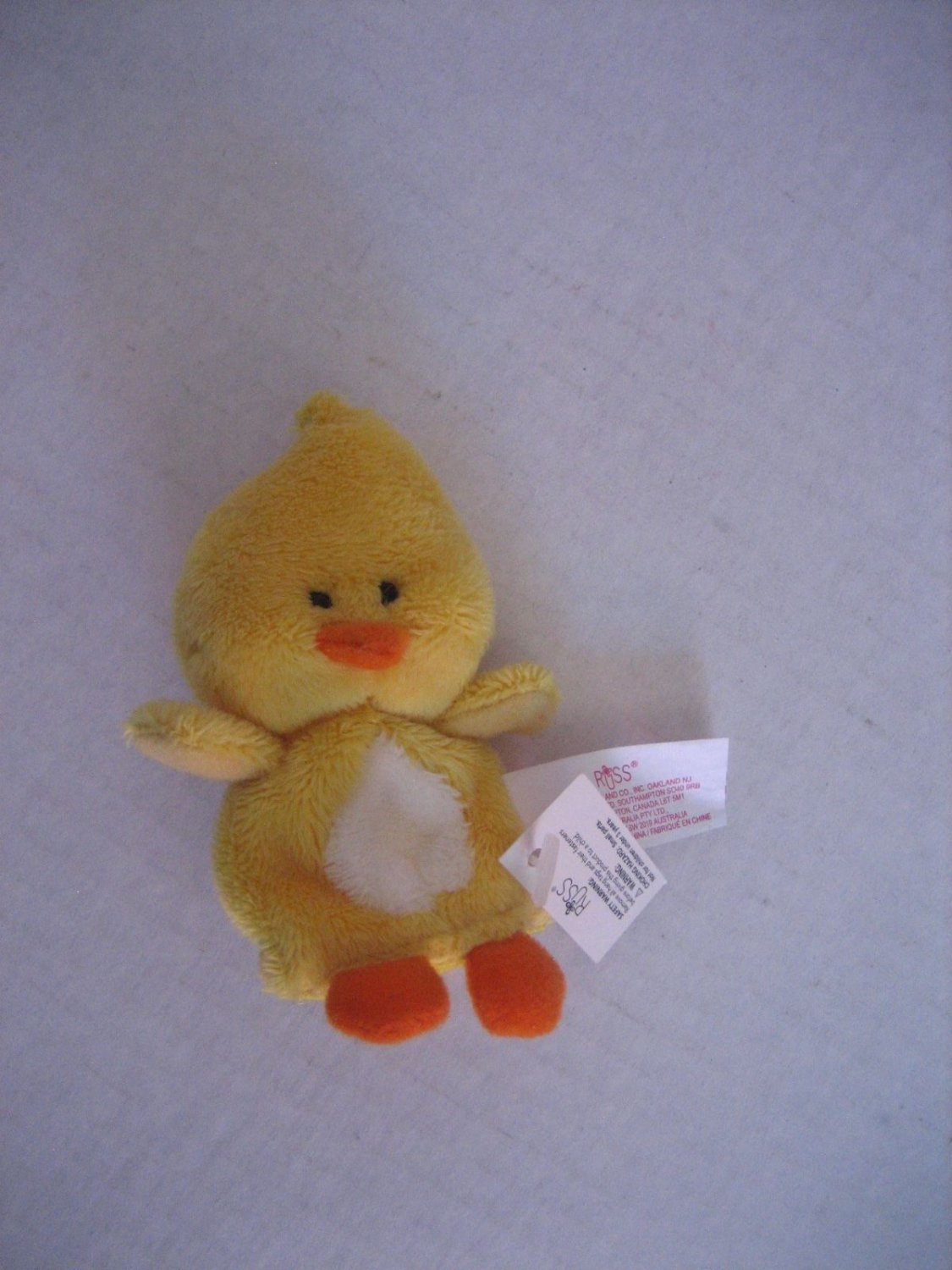 Russ Berrie Small Fabric Yellow Chick Finger Puppet Toy 3 1/2 inch Tall NWWT