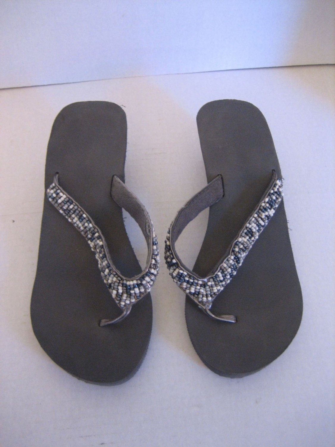 Women's Grey & White Beaded Wedge Heel Flip Flop Sandal Shoes Sz 8 Pre ...