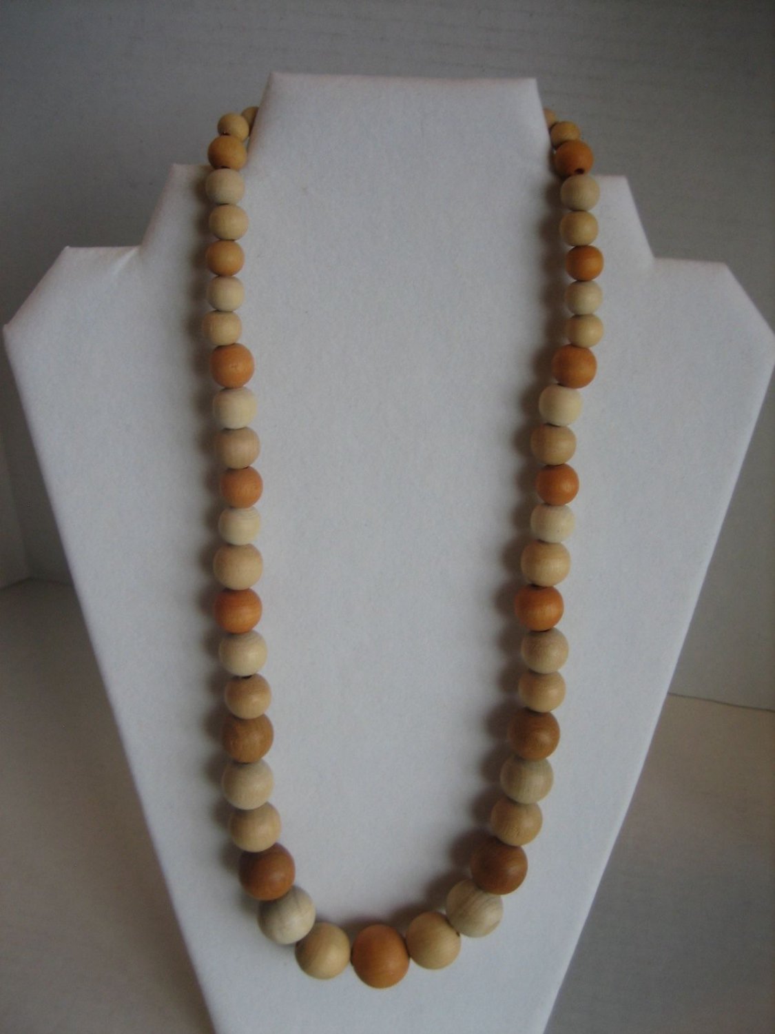 Vintage Women's Tan/Cream/Orange Multi Circle Wood Fashion Necklace Pre-Owned