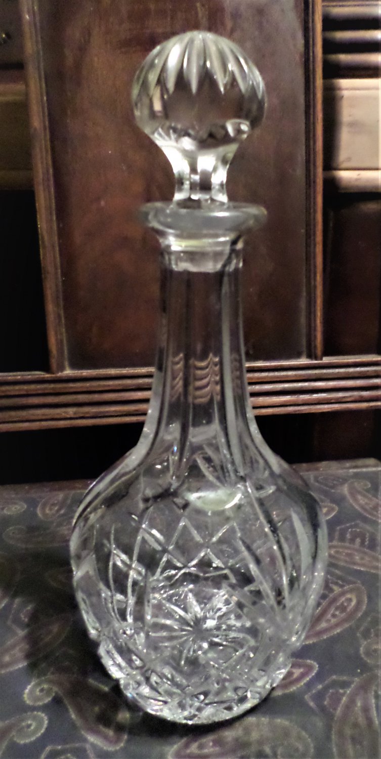 Exquisite Lead Crystal Cut Glass Wine Decantur with Top. Like new.