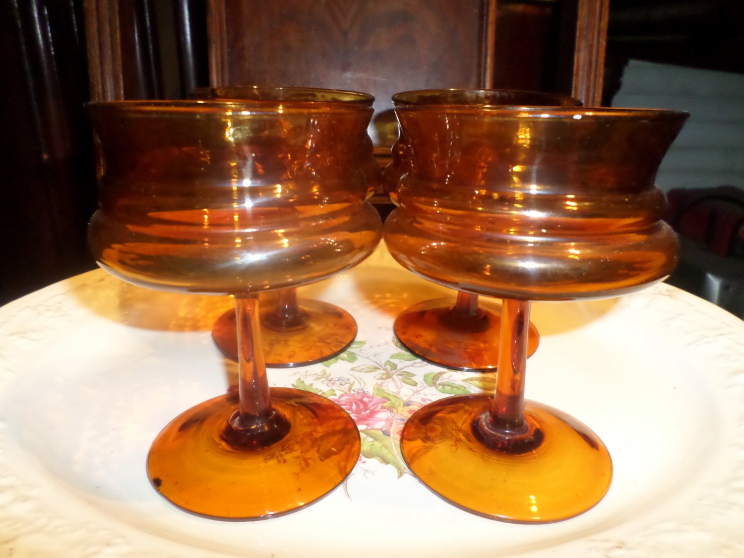 4 Amber Wine/Champagne  stemmed glasses in very good condition, no visible defects.