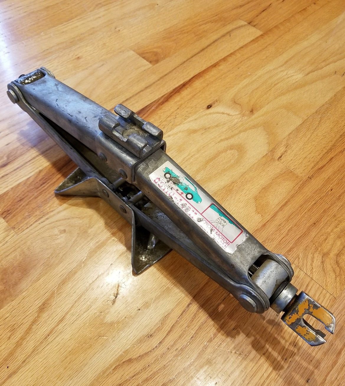 Vintage Toyota Car Jack 09110-14011 corolla corona Celica 70s 1970s