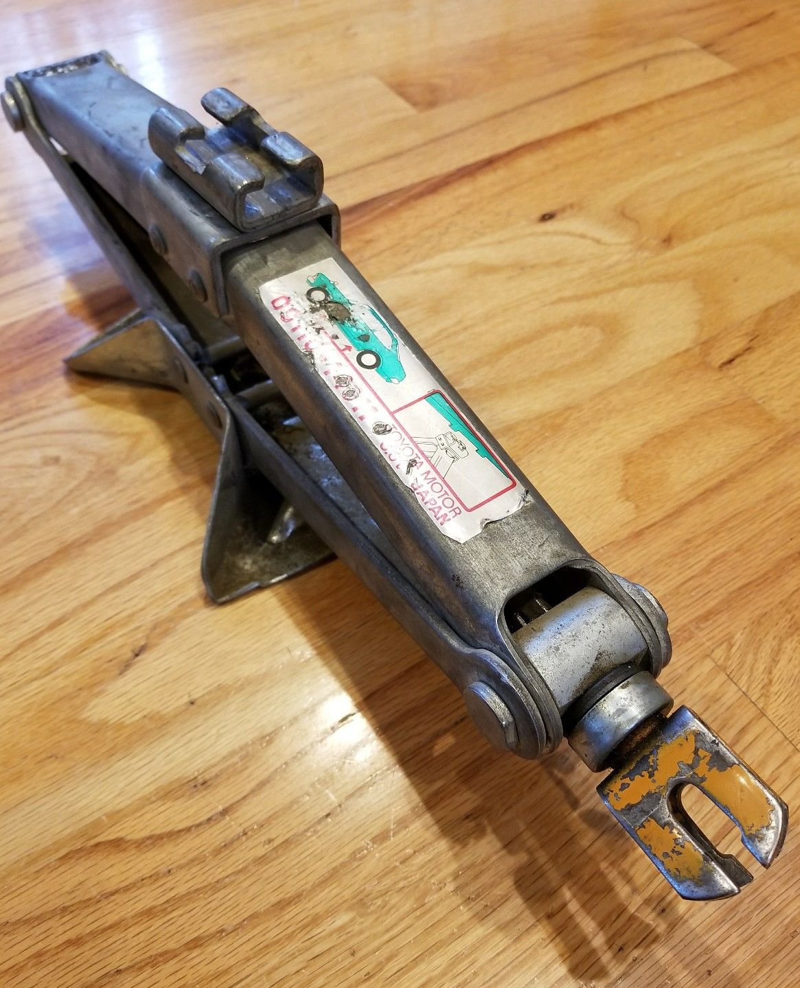 Vintage Toyota Car Jack 09110-14011 corolla corona Celica 70s 1970s