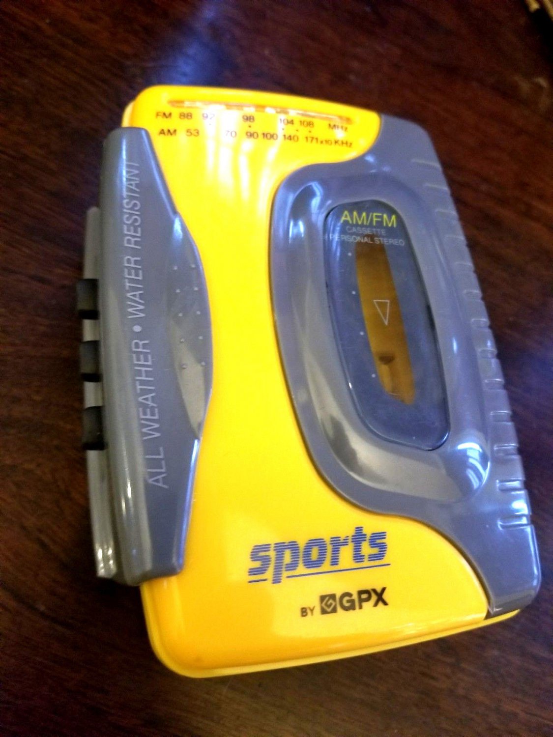 Sports GPX Gran Prix C3202D Water Resistant Cassette Player AM/FM Radio