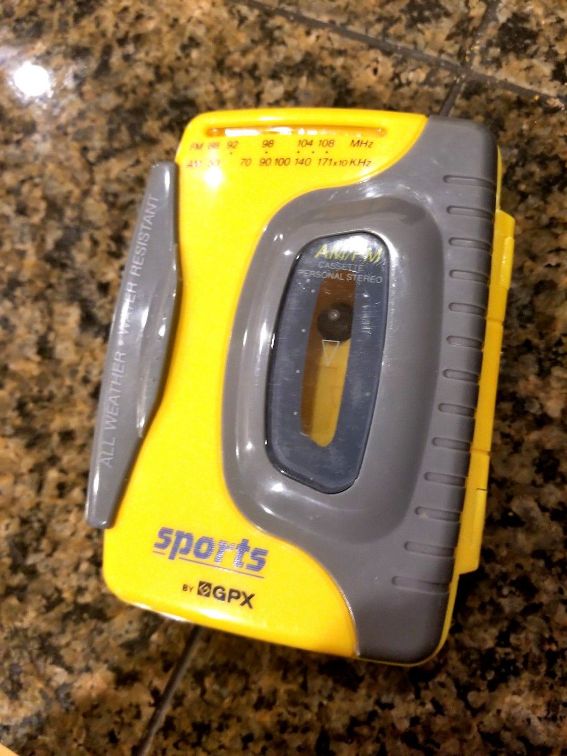 Sports GPX Gran Prix C3202D Water Resistant Cassette Player AM/FM Radio