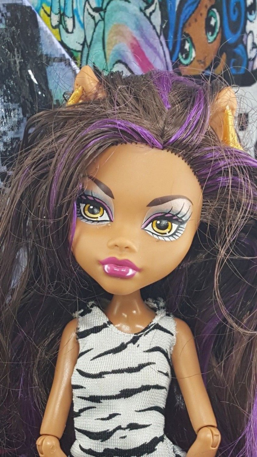 monster high doll with pink and yellow hair