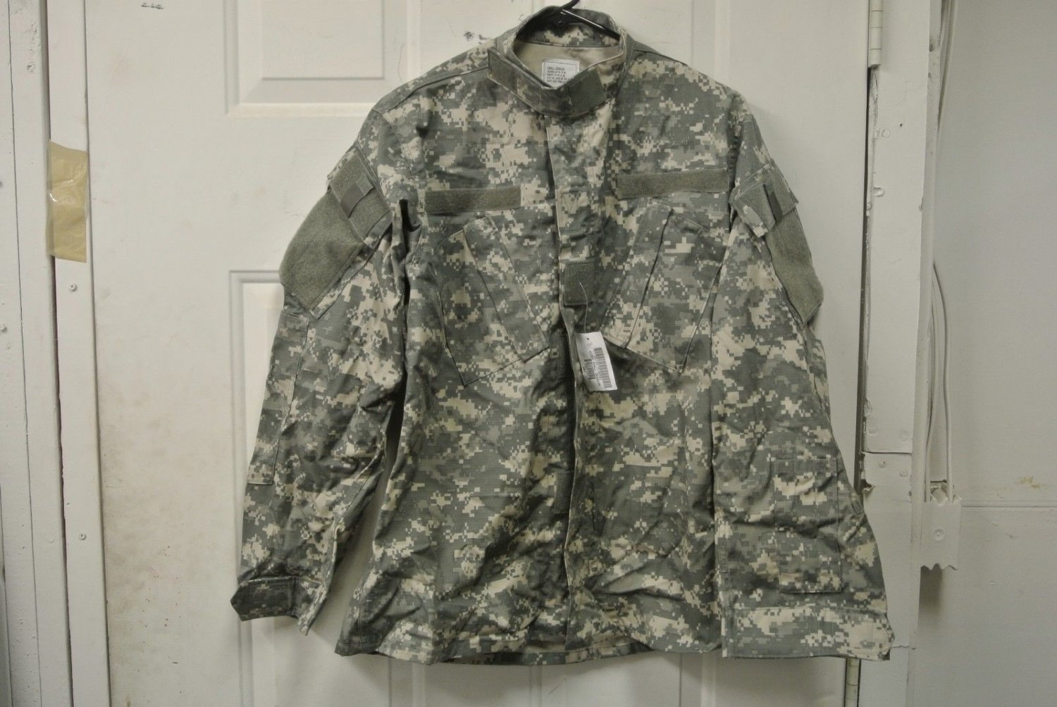 Army Combat Uniform Coat Size Small-Regular with Tag NSN 8415-01-519-8501