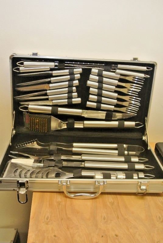 New 22 PC BBQ Barbecue Tools Grilling Set, Aluminum Case, Skewers, Knifes, Forks