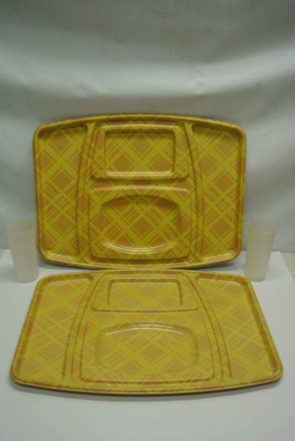 2 Vtg Aladdin Temp Rite Yellow Picnic Dining Section Trays w/ 2 Tupperware Cups