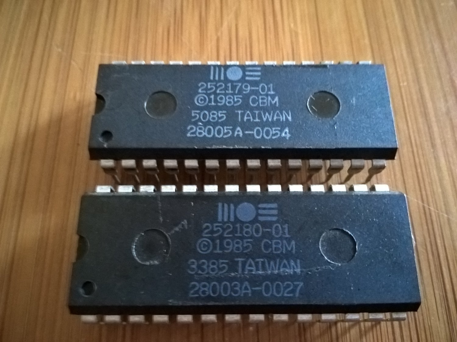 Genuine Commodore Amiga 1000 Boot ROMs, WORKING, Soft-Kick 252179-01 252180-01
