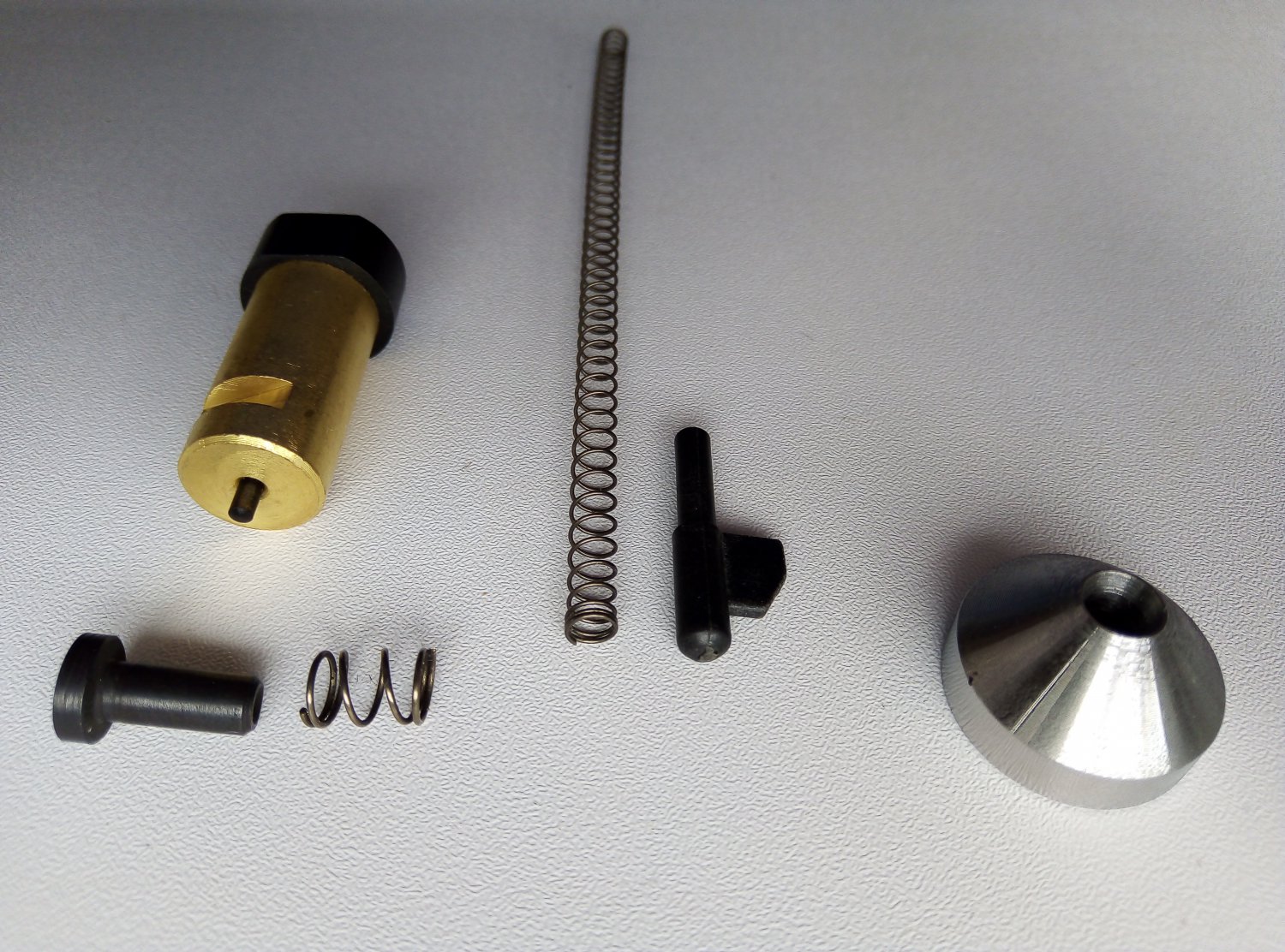 Junker 2, 3 valve set: blocker,spring,steel bushing for a tight fit for perfect sealing.