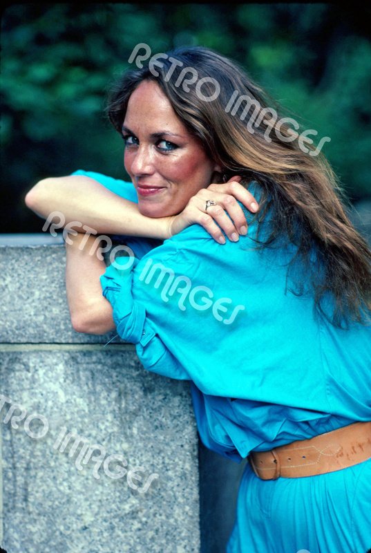 Catherine Bach 8x10 PS702