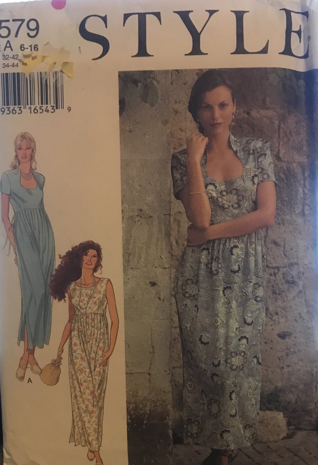 Style 2579 Misses' dress with variations in neckline and sleeves Sewing Pattern SIze 6 - 16