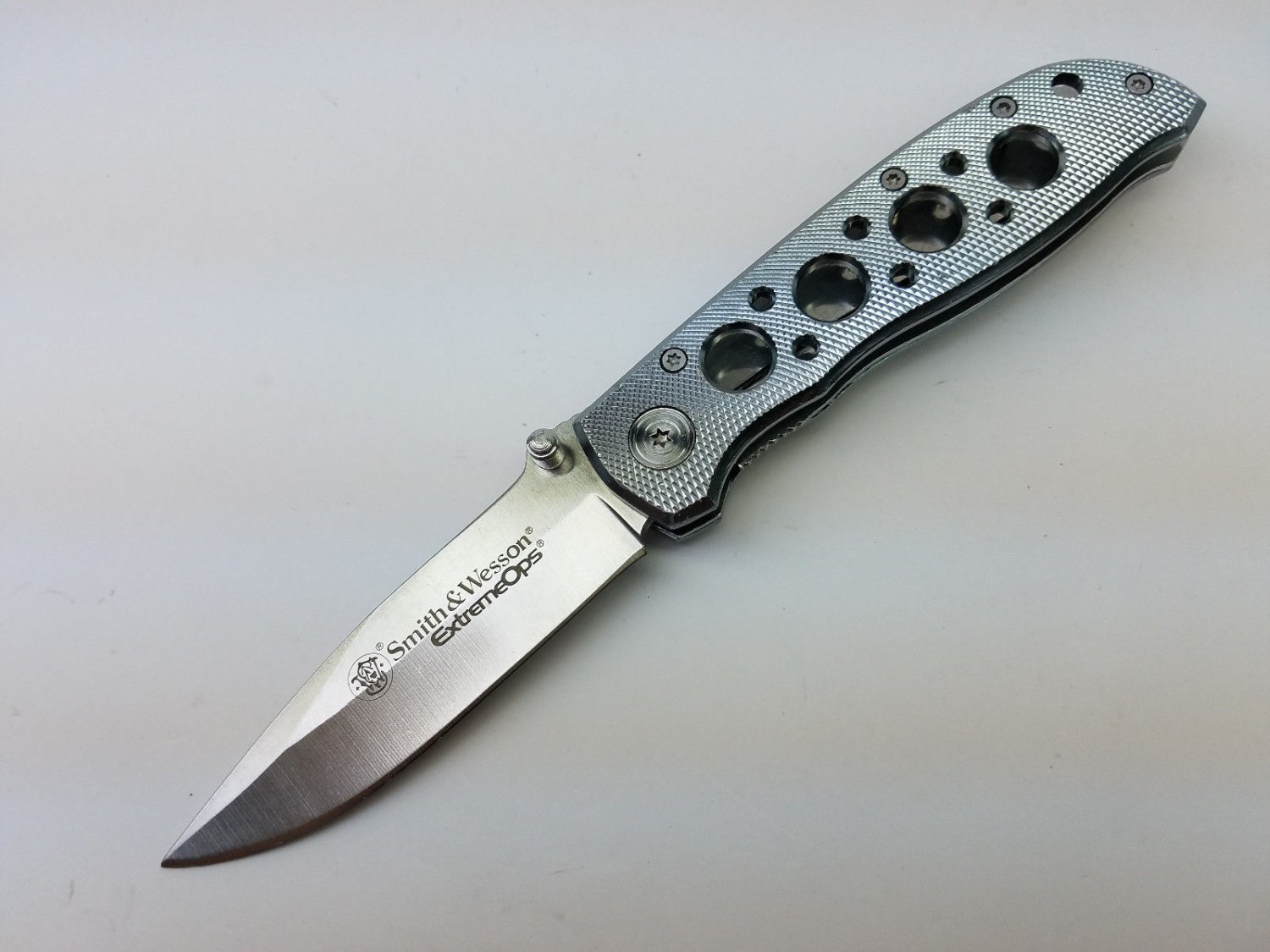 Smith & Wesson Extreme Ops Folding Knife - Drop Point Blade With Liner Lock