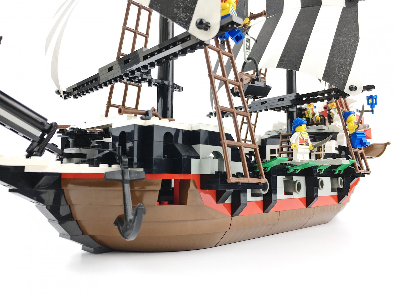 LEGO 6286 System Pirates Series Skull's Eye Schooner Retiered and Rare