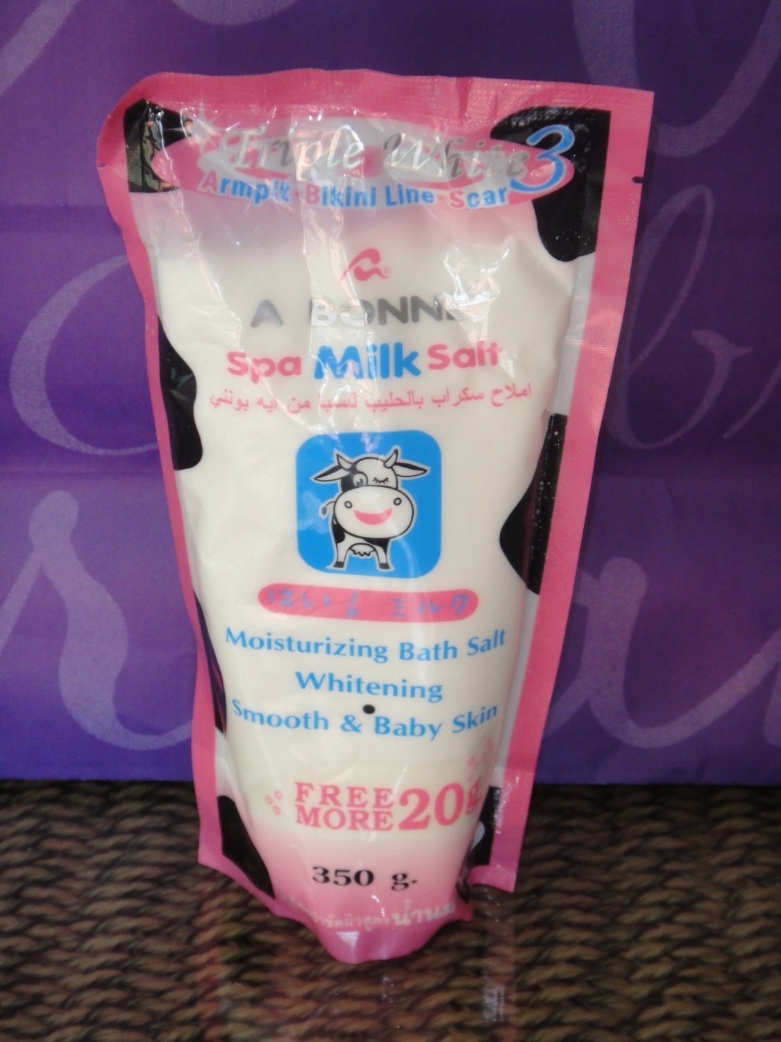 A Bonne SPA Milk Moisturizing Whitening Bath Salts (350 Grams)