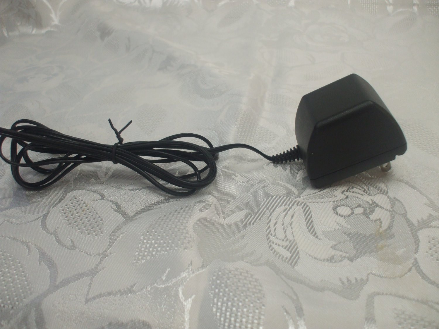 Noikia Mobile Cell Phone Charger Output: 3.7 V DC 0.35A