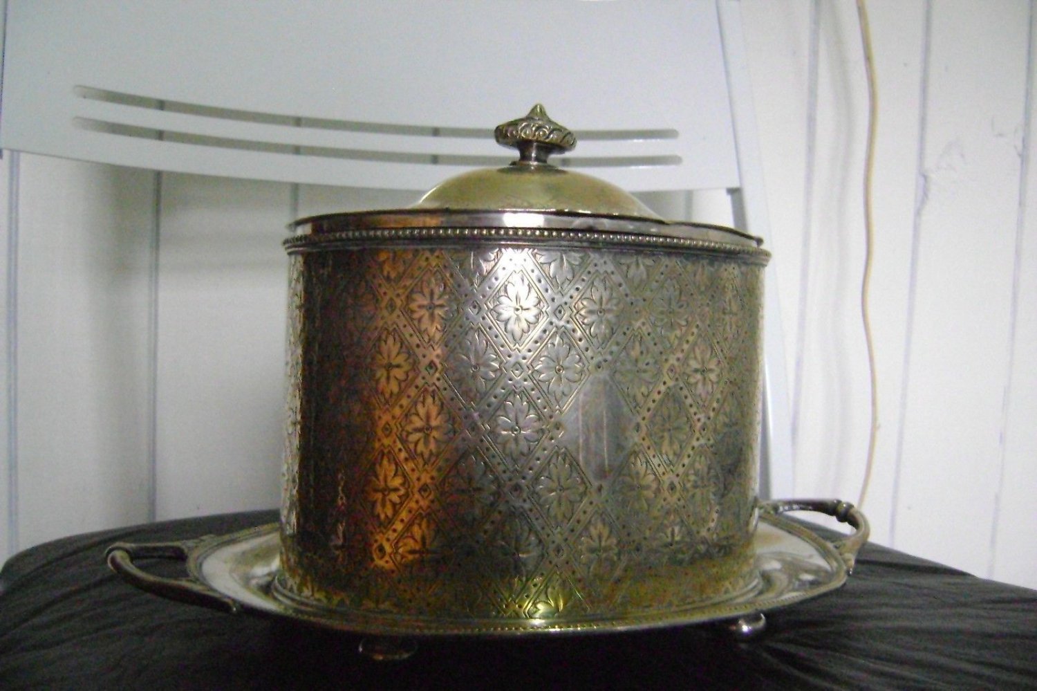 antique silverplate Tea pot cockie pot  . England mark M R A