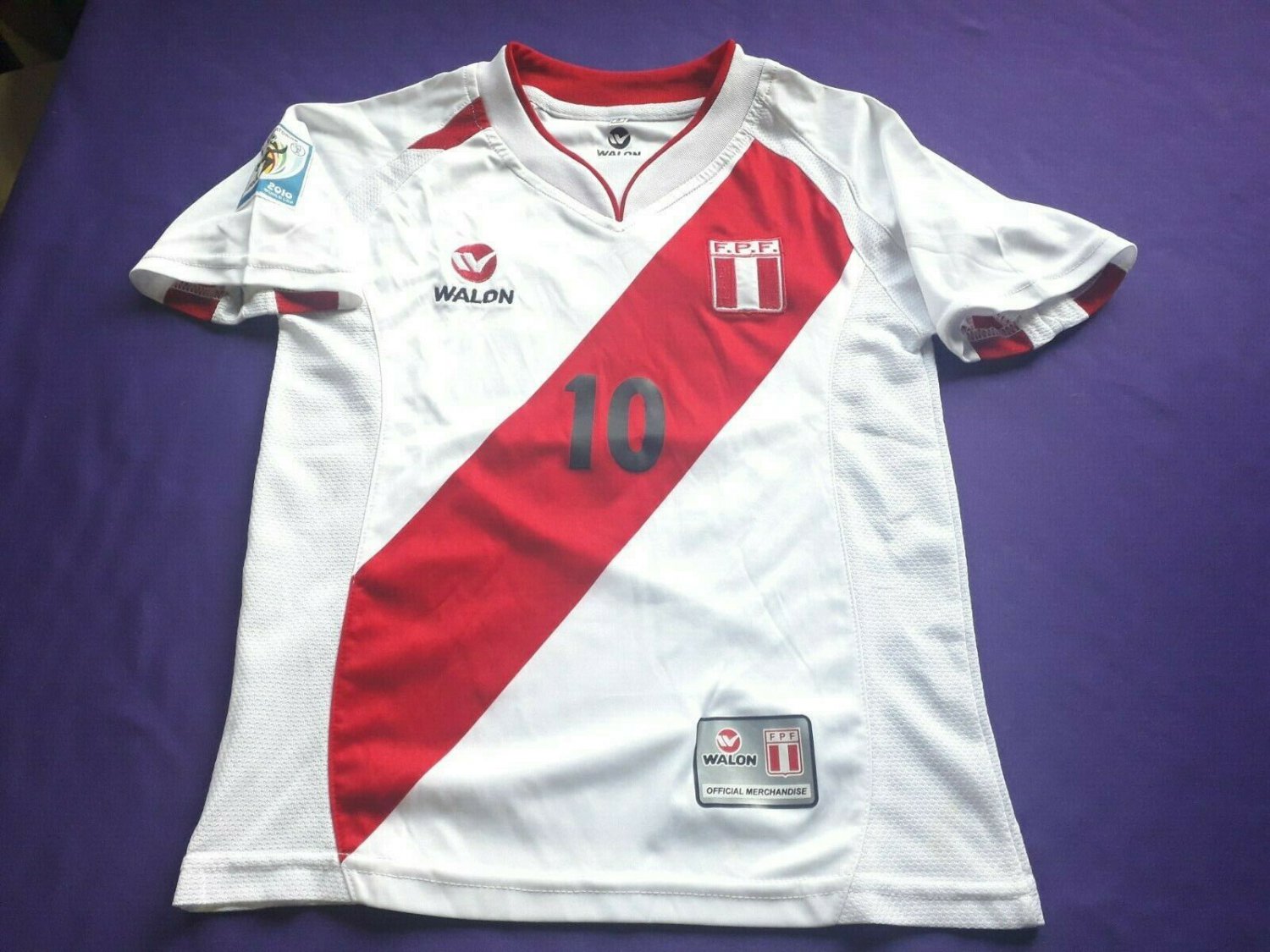 old soccer  Jersey  Peru with 10 walon child o lady