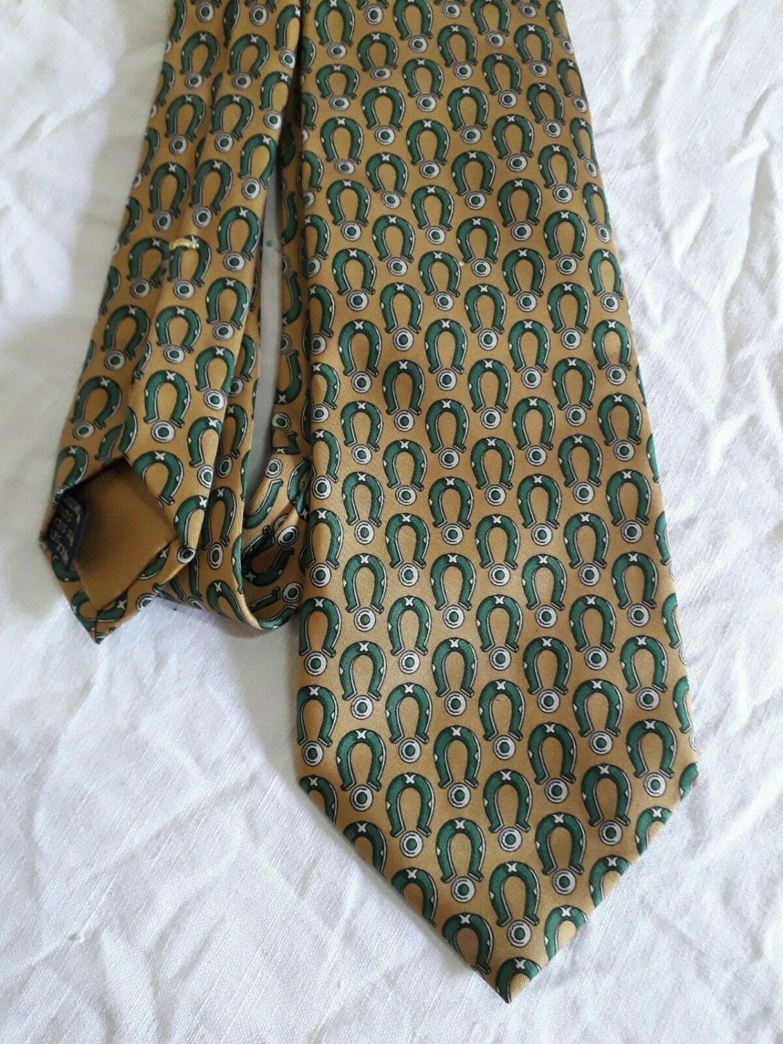GUCCI .  tie original.  100 % Silk  Golden and green  color