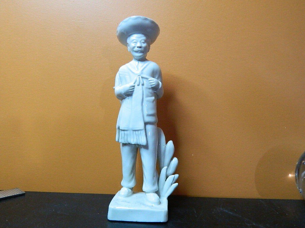 old rare white porcelain Blanc de chine  farmer