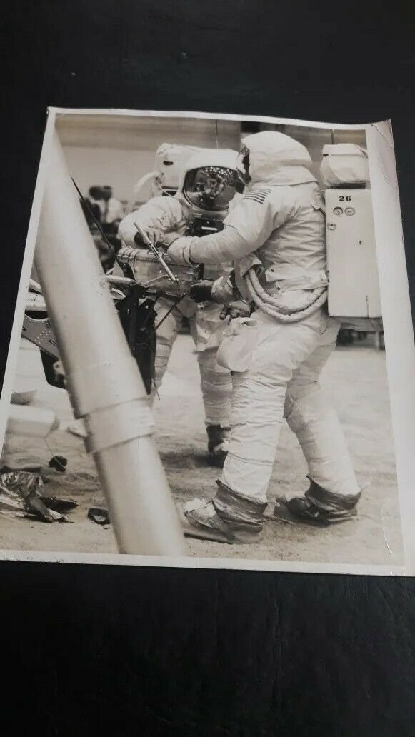 vintage old poster quality photography  Photo  Astronaut book science service