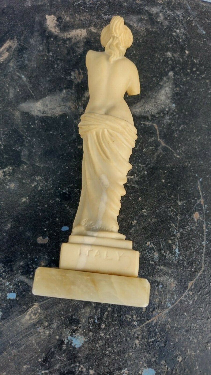 old Italian figure, Venus de Milo in Resin, signed Carusi