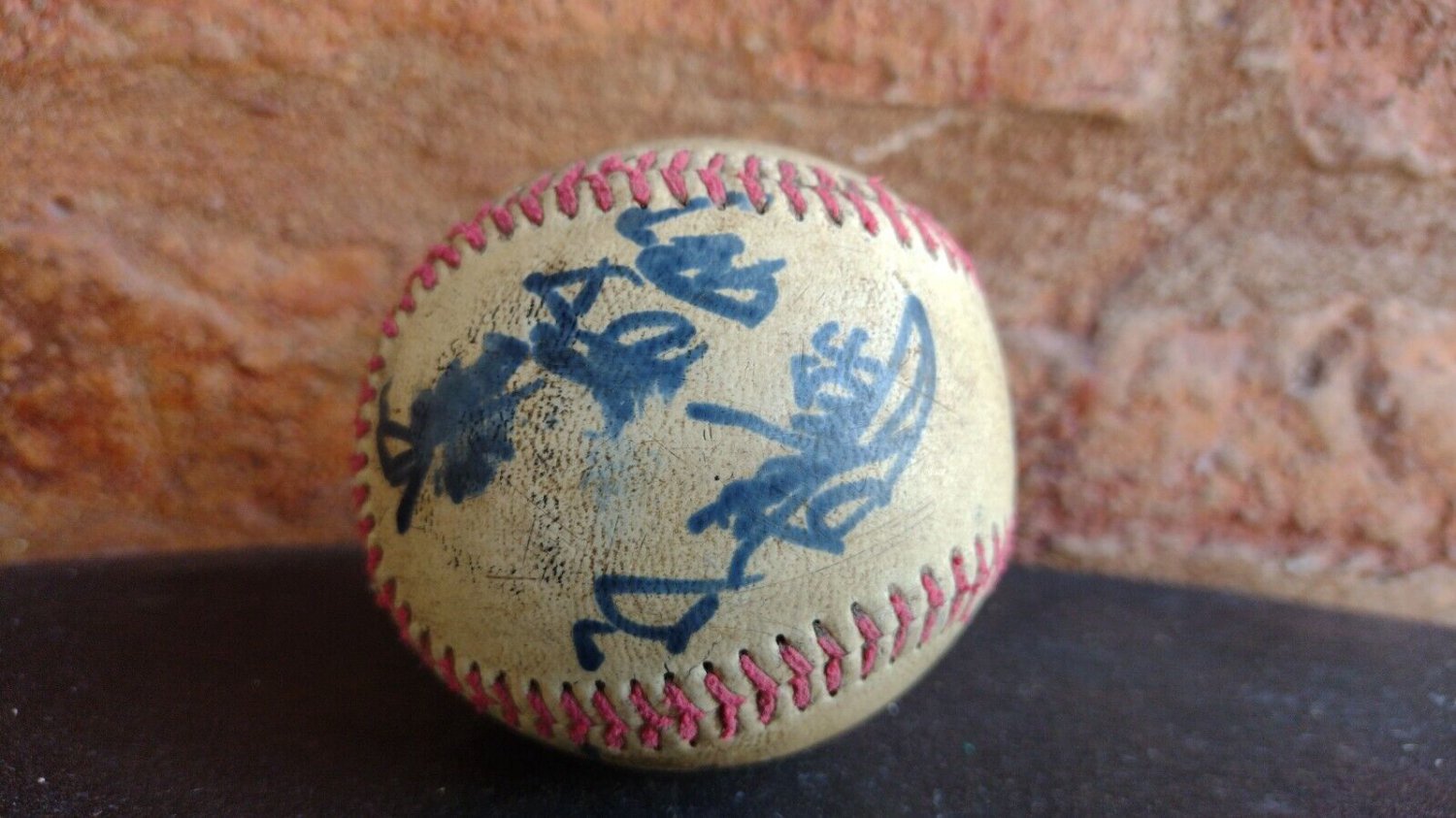 signed, autographed collection  old baseball, I don't know who signs