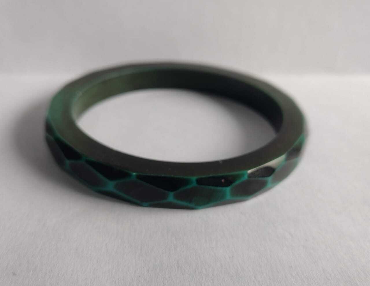 vintage Green  bakelite bangle bracelet, very cute,