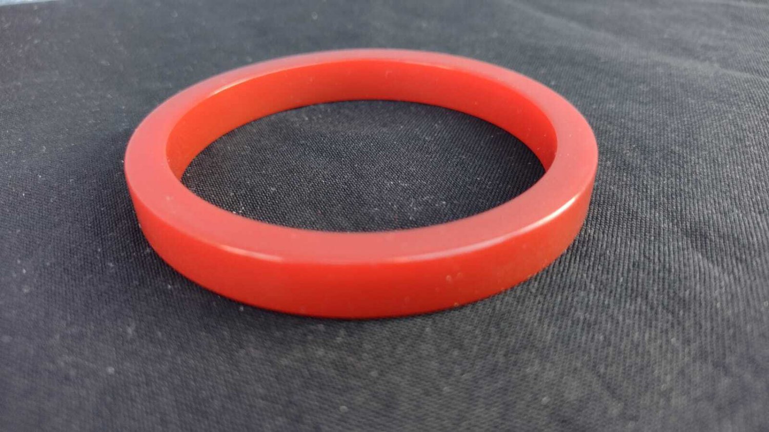 vintage red bakelite bangle bracelet, very cute