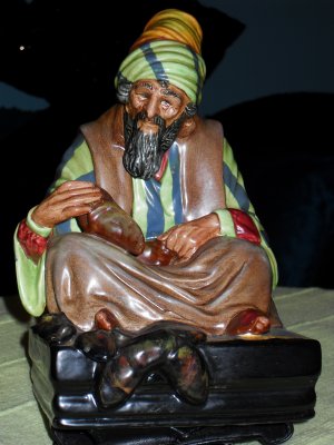 ROYAL DOULTON FIGURINE "THE COBBLER"